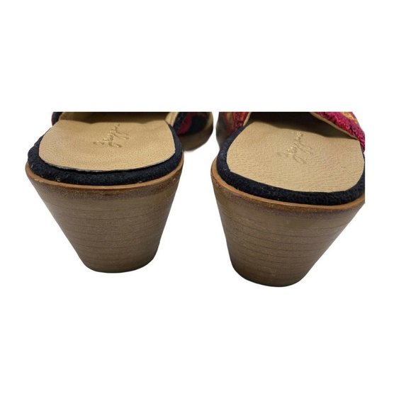 Zeyzani Womens Size 38 Black Embroidered Mules 2 Inch Heel Pointy Toe US 7.5 - Picture 4 of 8